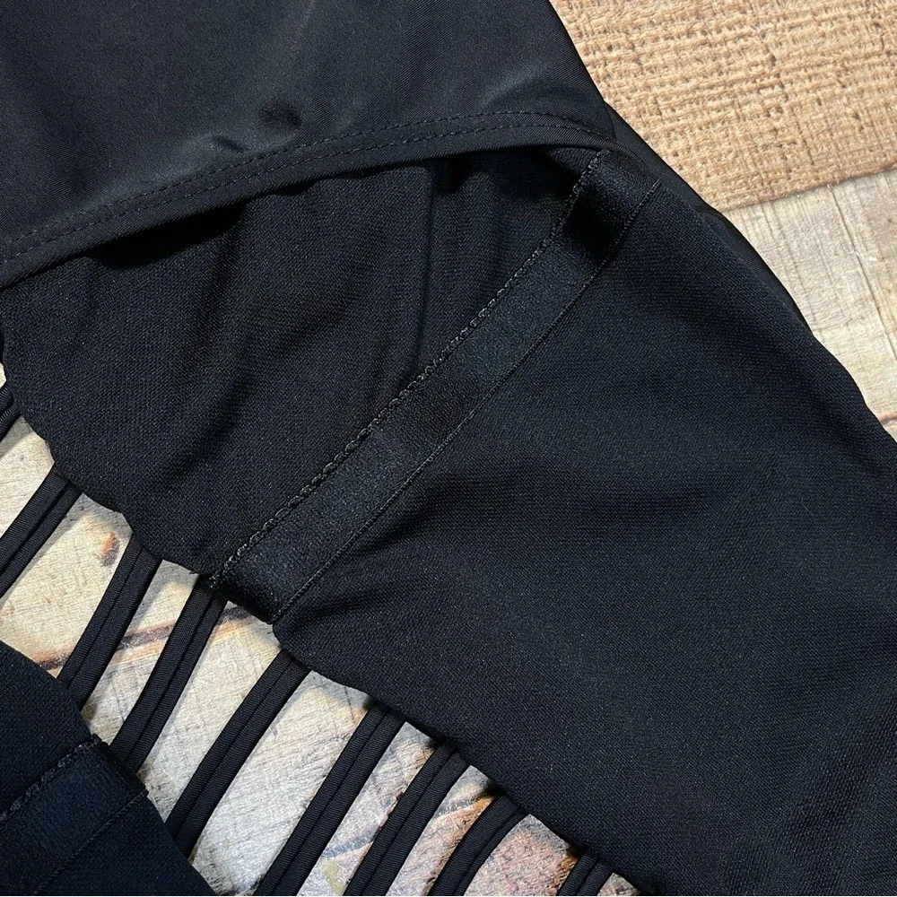 Elegant Women's XL Black Halter One-Piece Swimsuit Cutout Open Back Deep Cut